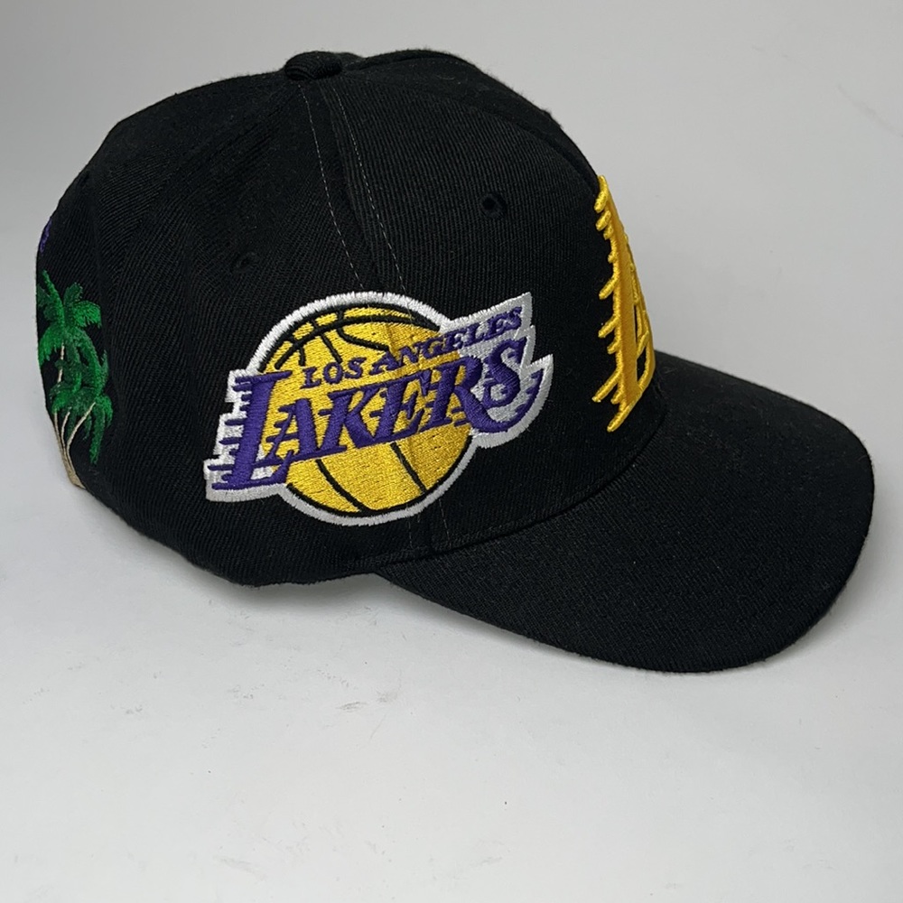 NWOT Mitchell & Ness Los Angeles Lakers Cali Adjustable Embroidered SnapBack Hat - Picture 3 of 5